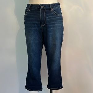 BKE Jean Capris. High Rise, Curvy fit, Dark Wash